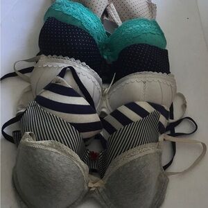 Women bras. Multicolors. Lot of 7. 34c